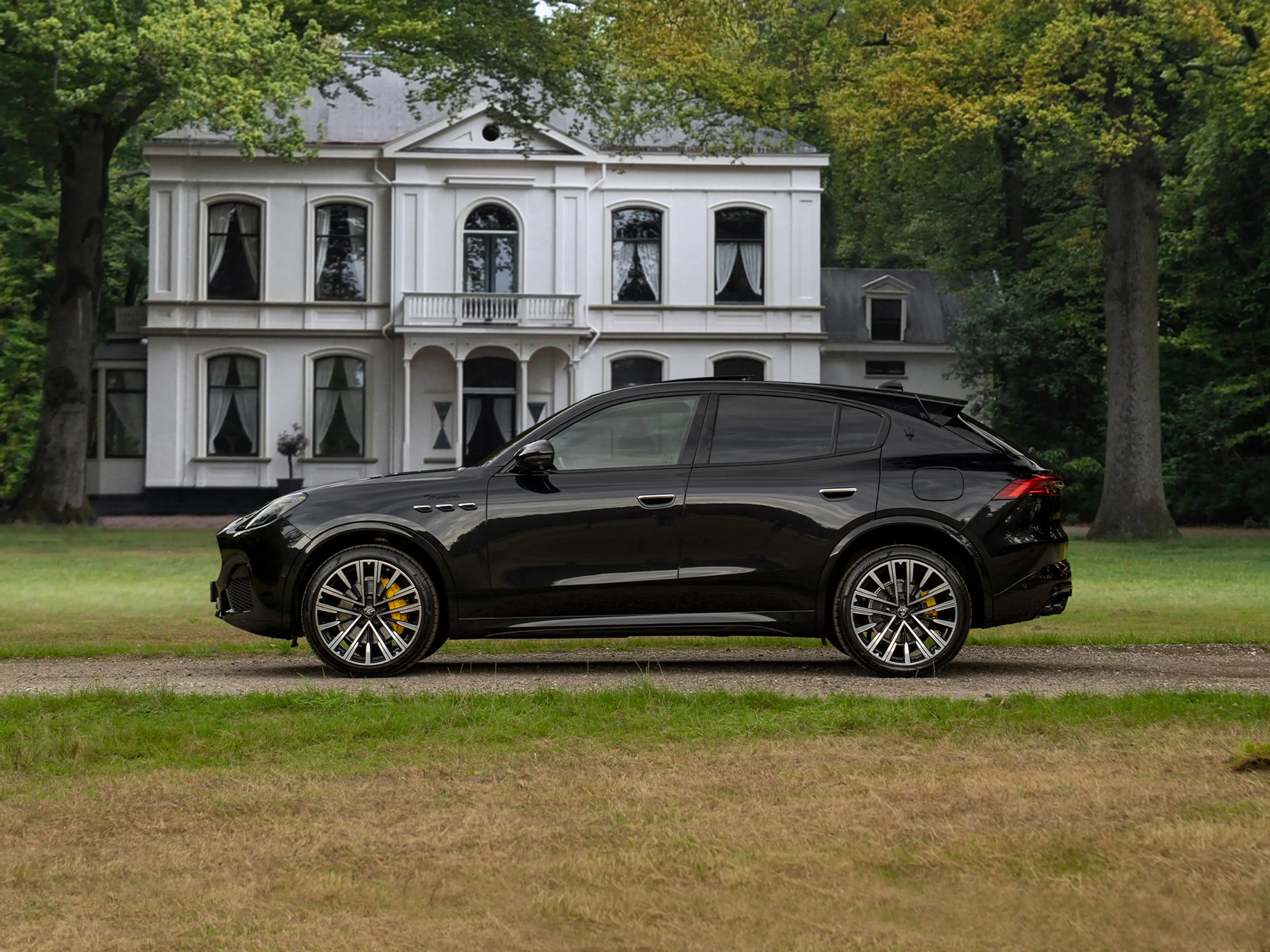 Maserati Grecale Modena 330pk | Luchtvering | Pano-dak | Carbon int