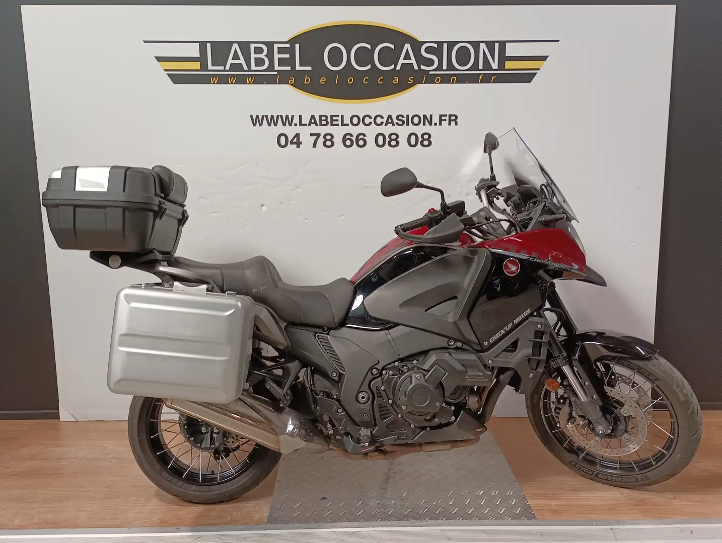 Honda Crosstourer Червоний - 1