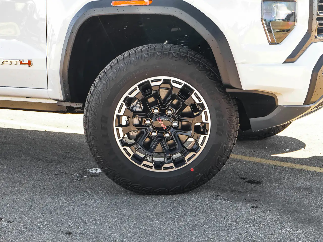 GMC Canyon снимка GMC Canyon