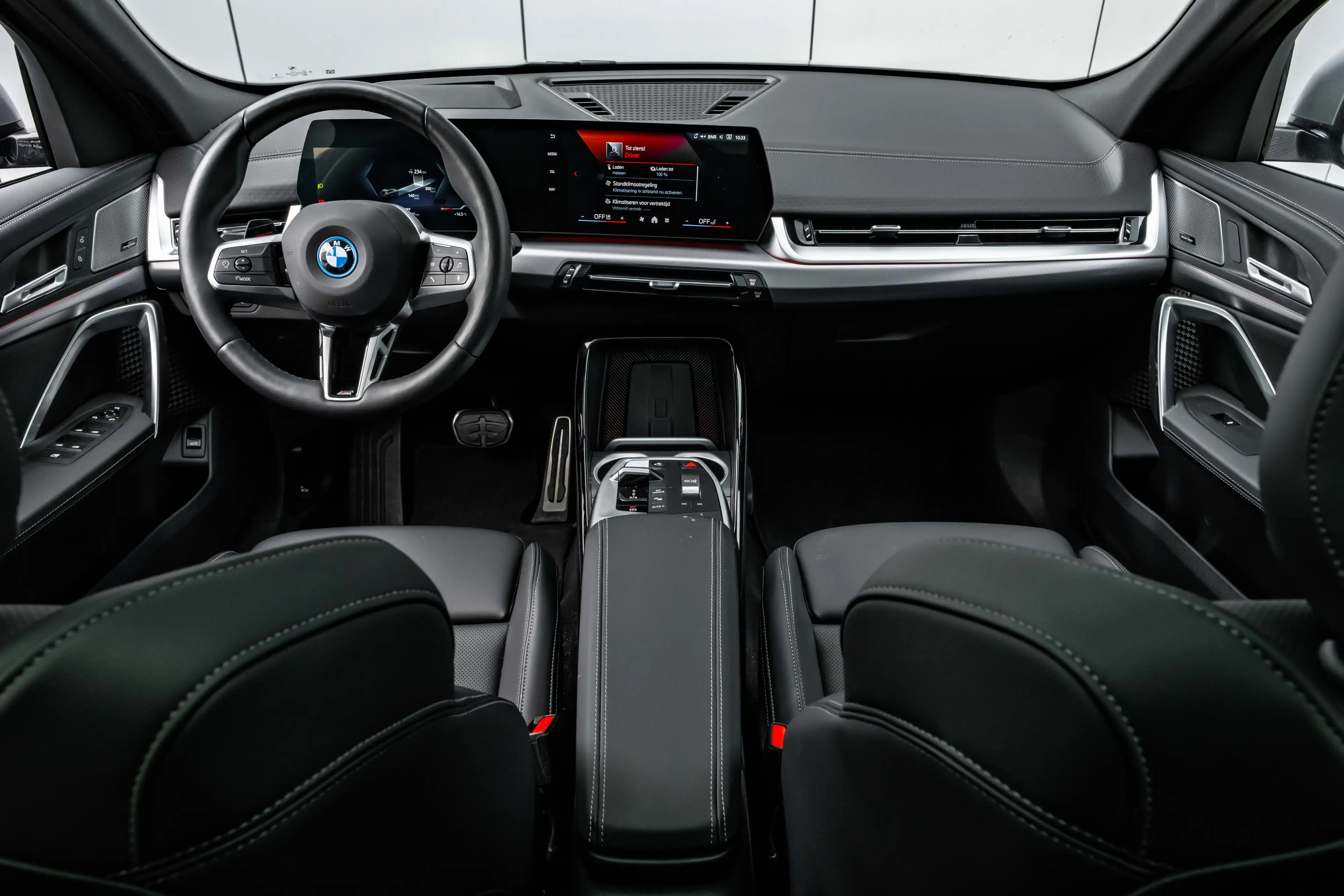BMW iX2 eDrive20 67 kWh M Sport Edition 204 PK | Trekhaak — photo 11