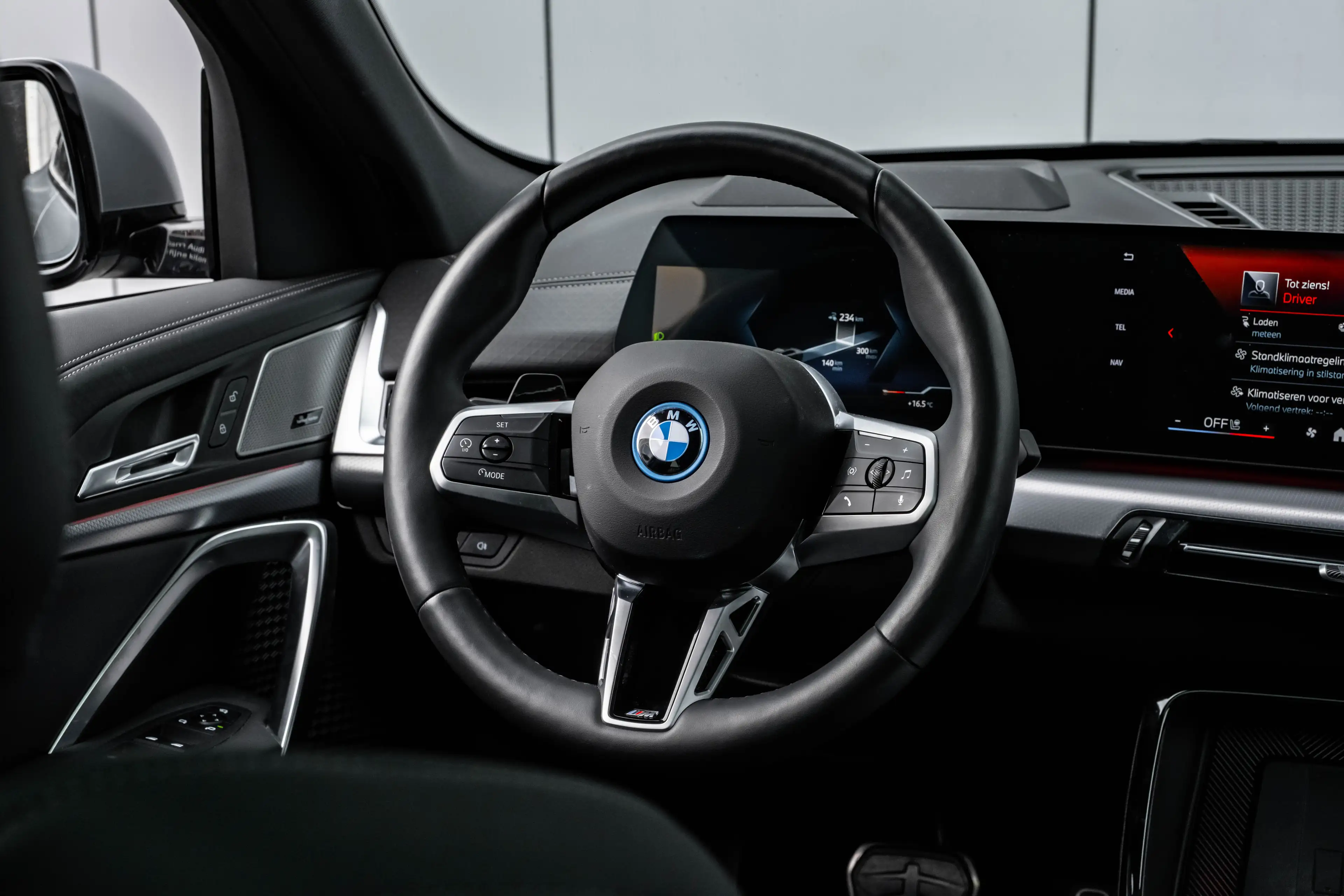 BMW iX2 eDrive20 67 kWh M Sport Edition 204 PK | Trekhaak — photo 12