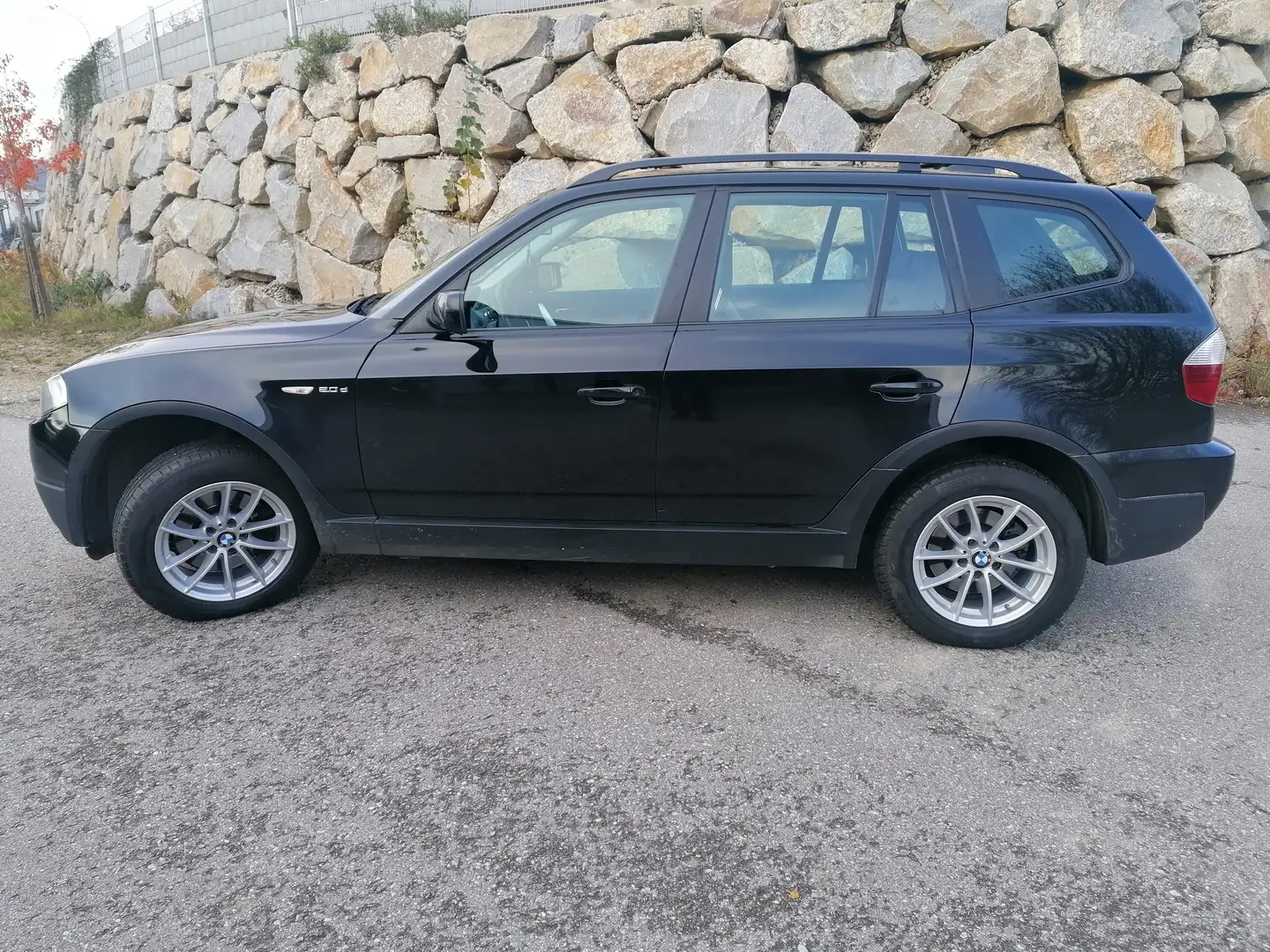 BMW X3 2,0d Schwarz - 1