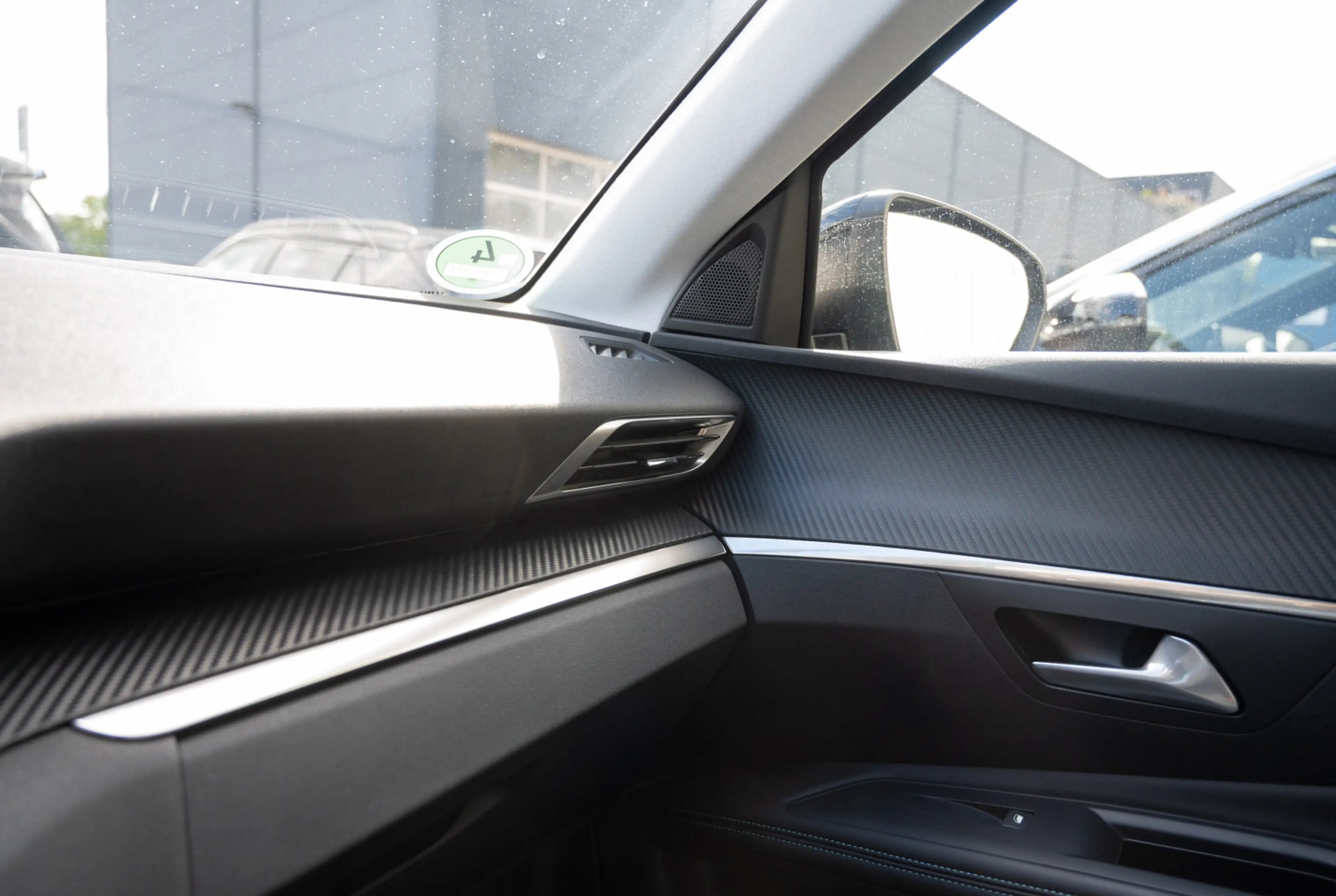 Peugeot 3008 Allure Plug-In-Hybrid 225 e-EAT8 *OBC-7,4kW*NAVI* — photo 11