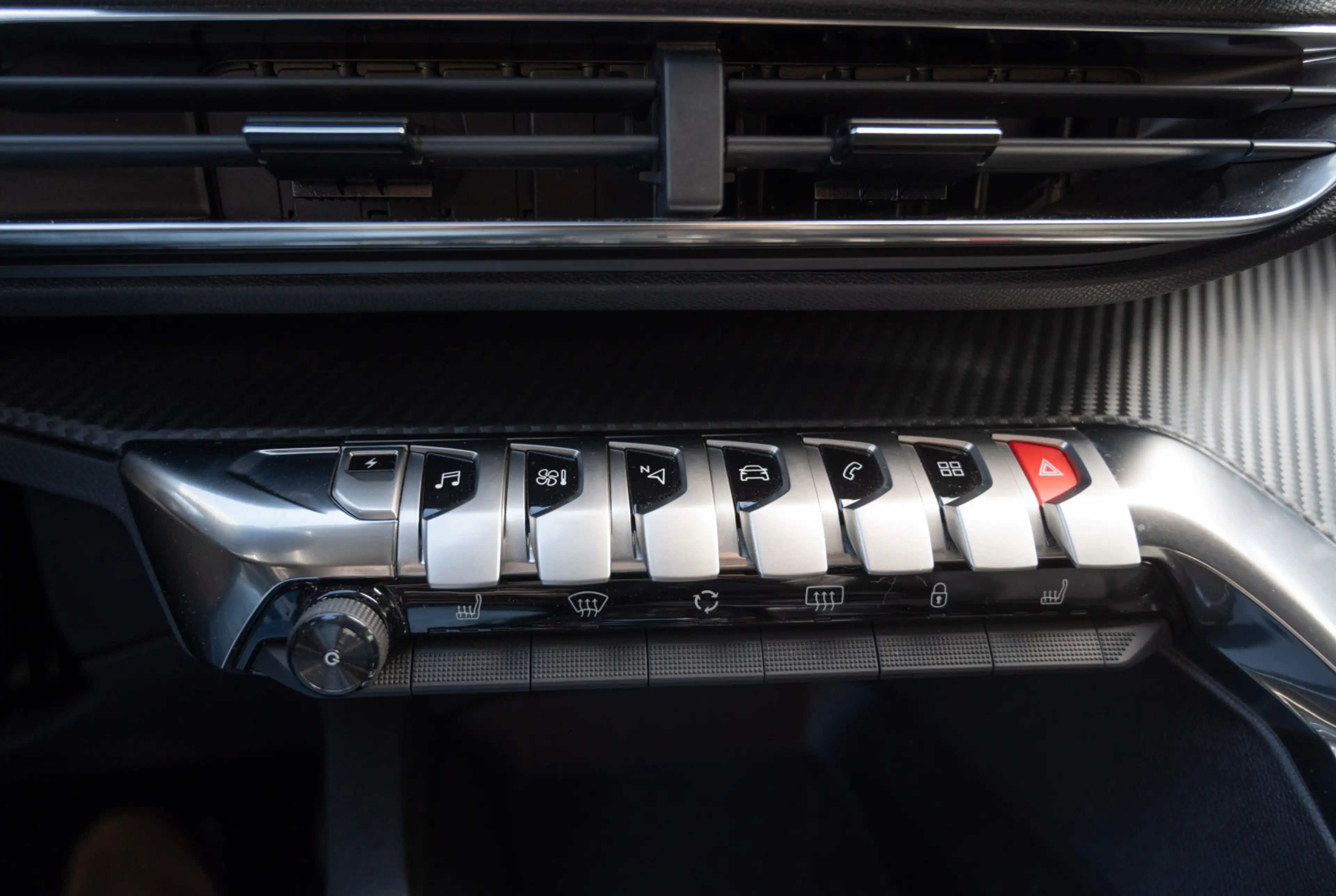 Peugeot 3008 Allure Plug-In-Hybrid 225 e-EAT8 *OBC-7,4kW*NAVI* — photo 9
