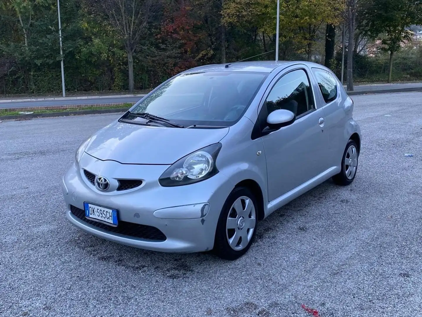 Toyota Aygo Aygo I 2005 3p 1.0 Sol Gris - 1