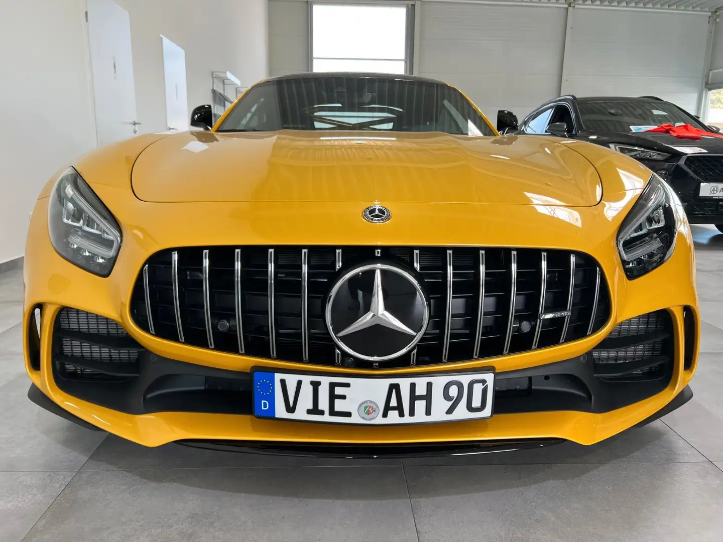 Mercedes-Benz AMG GT Coupe Burmester/Track Package/Carbon P. Yellow - 2