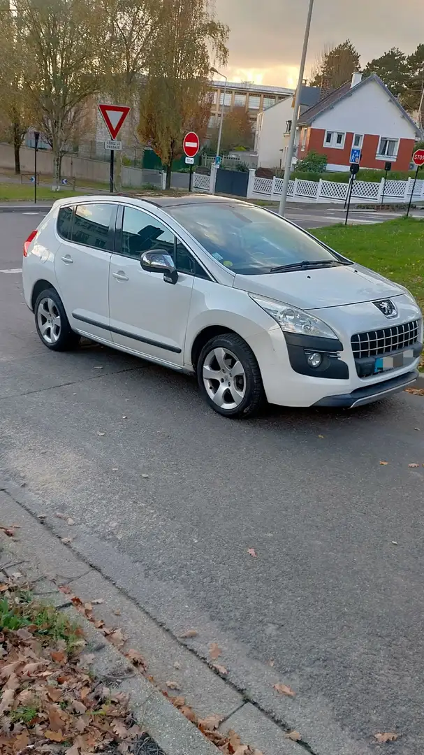 Peugeot 3008 1.6 HDi 16V 110ch FAP Premium Pack - 2