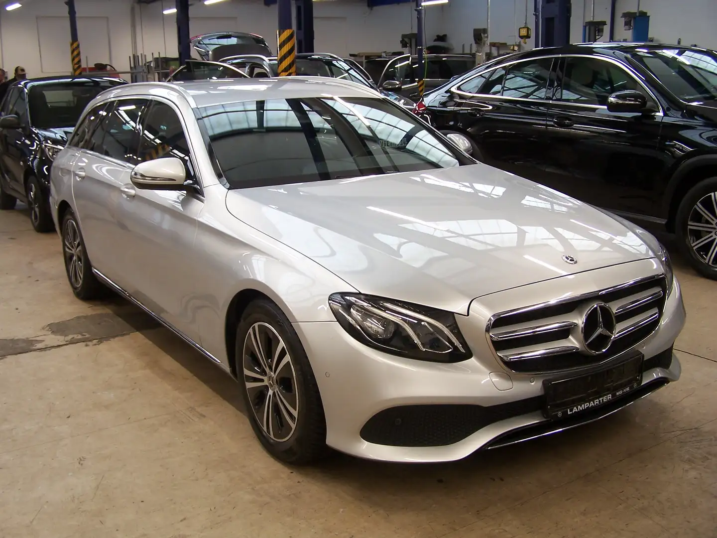 Mercedes-Benz E 220 E 220 d (213.204) Grau - 2