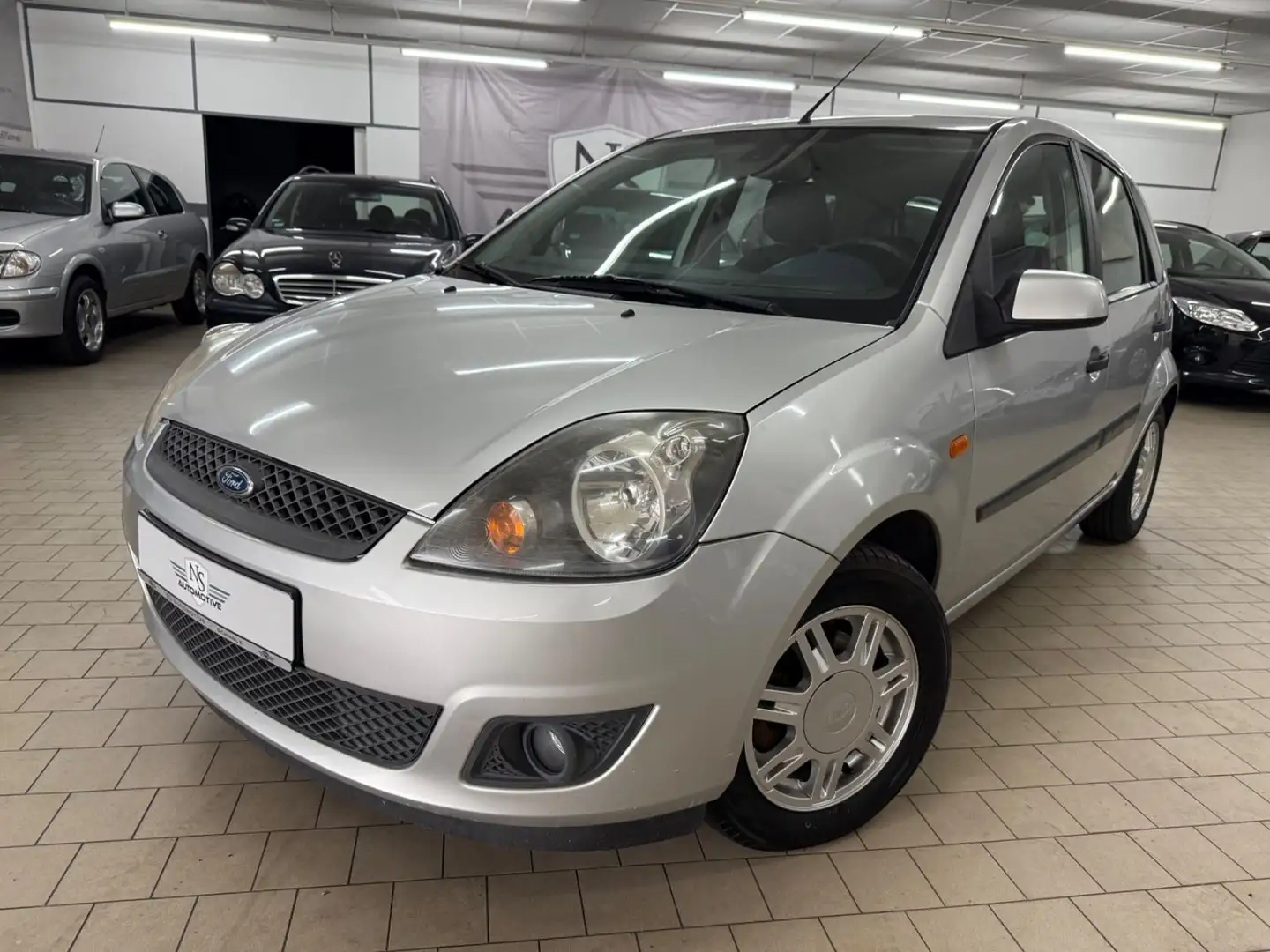Ford Fiesta 1.4 *5-Türer*Klima*TÜV NEU*2. Hand* Plateado - 1