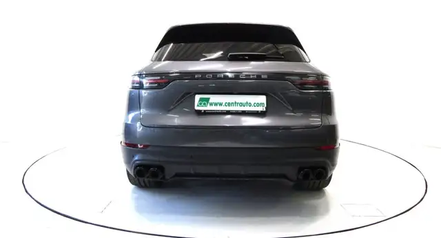Porsche Cayenne view 4