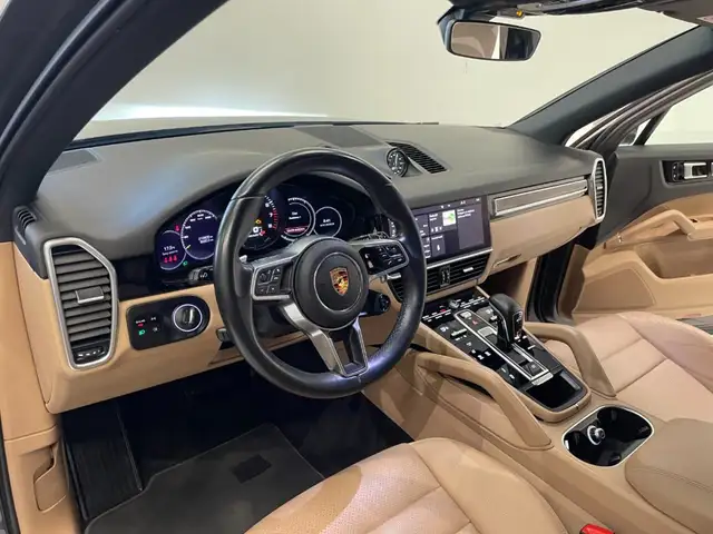 Porsche Cayenne view 15