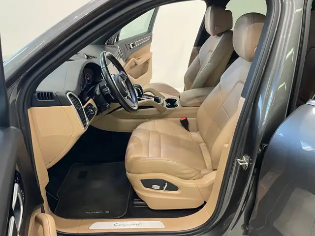 Porsche Cayenne view 6