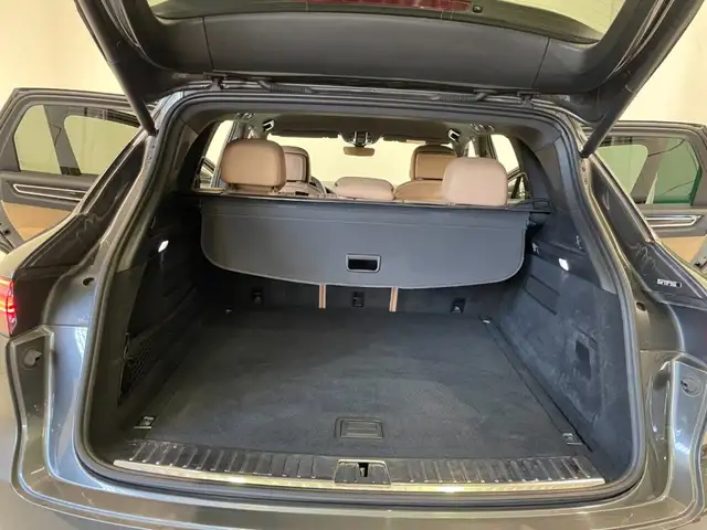 Porsche Cayenne view 14