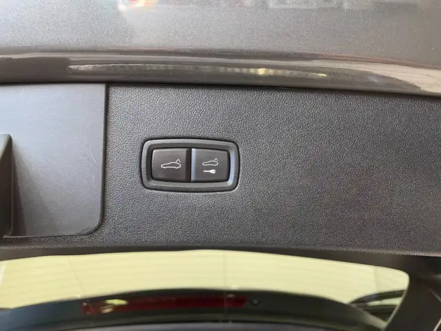 Porsche Cayenne view 8