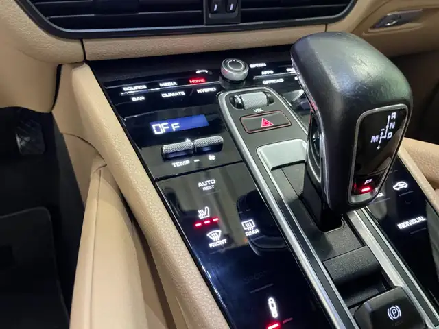 Porsche Cayenne view 10