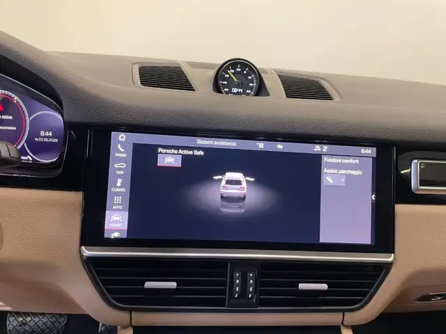 Porsche Cayenne view 13
