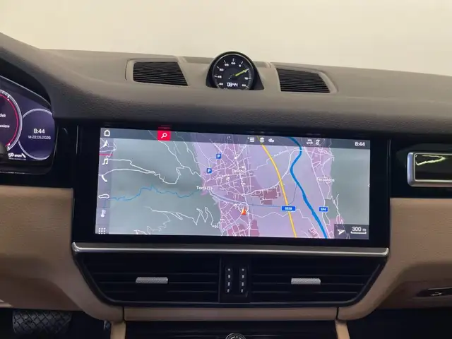 Porsche Cayenne view 11