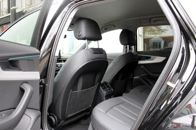 Audi A4 view 14