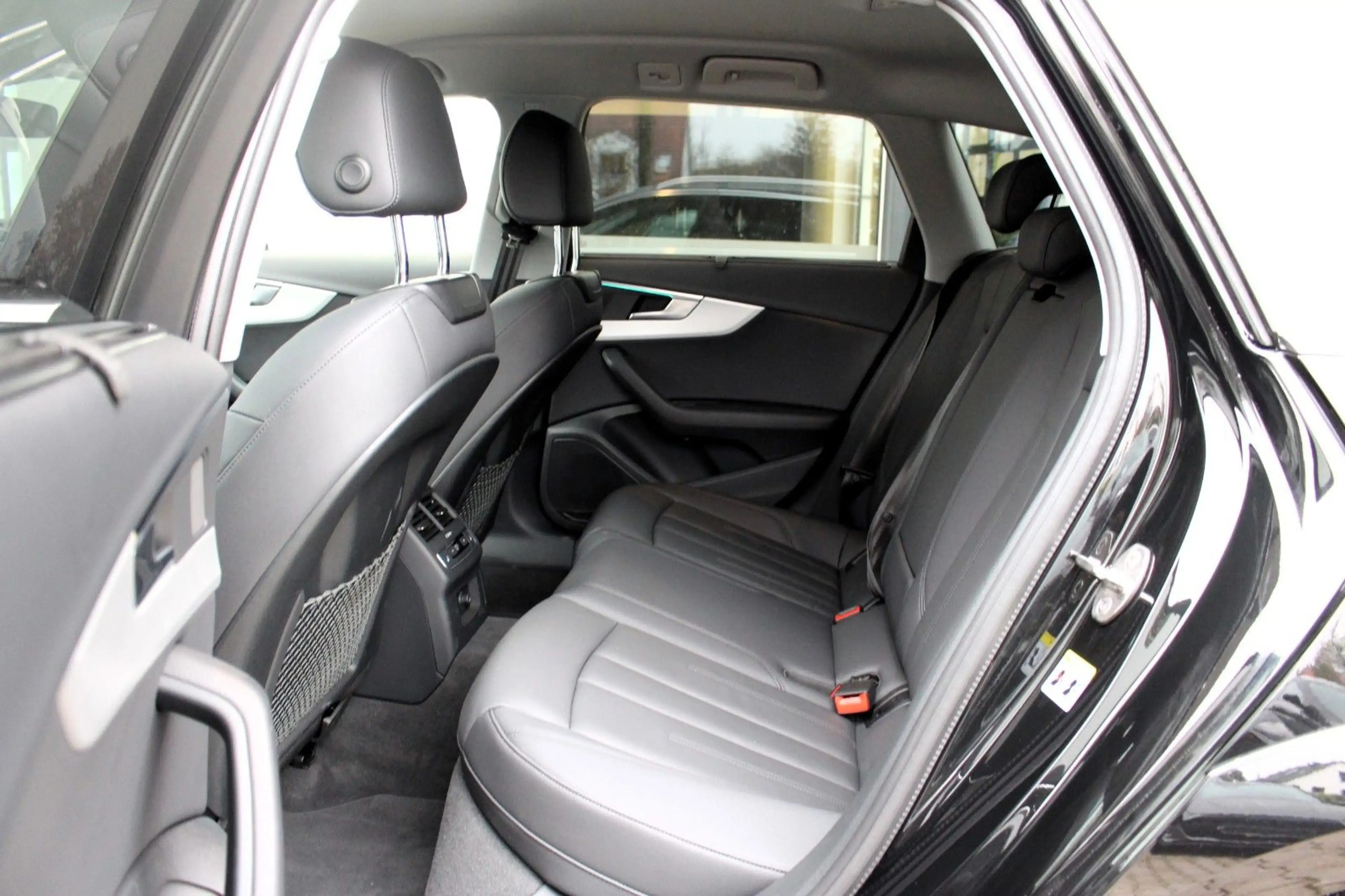 Audi A4 allroad quattro 40TDI / MATRIX/ AHK/ MAGNETIC — photo 15