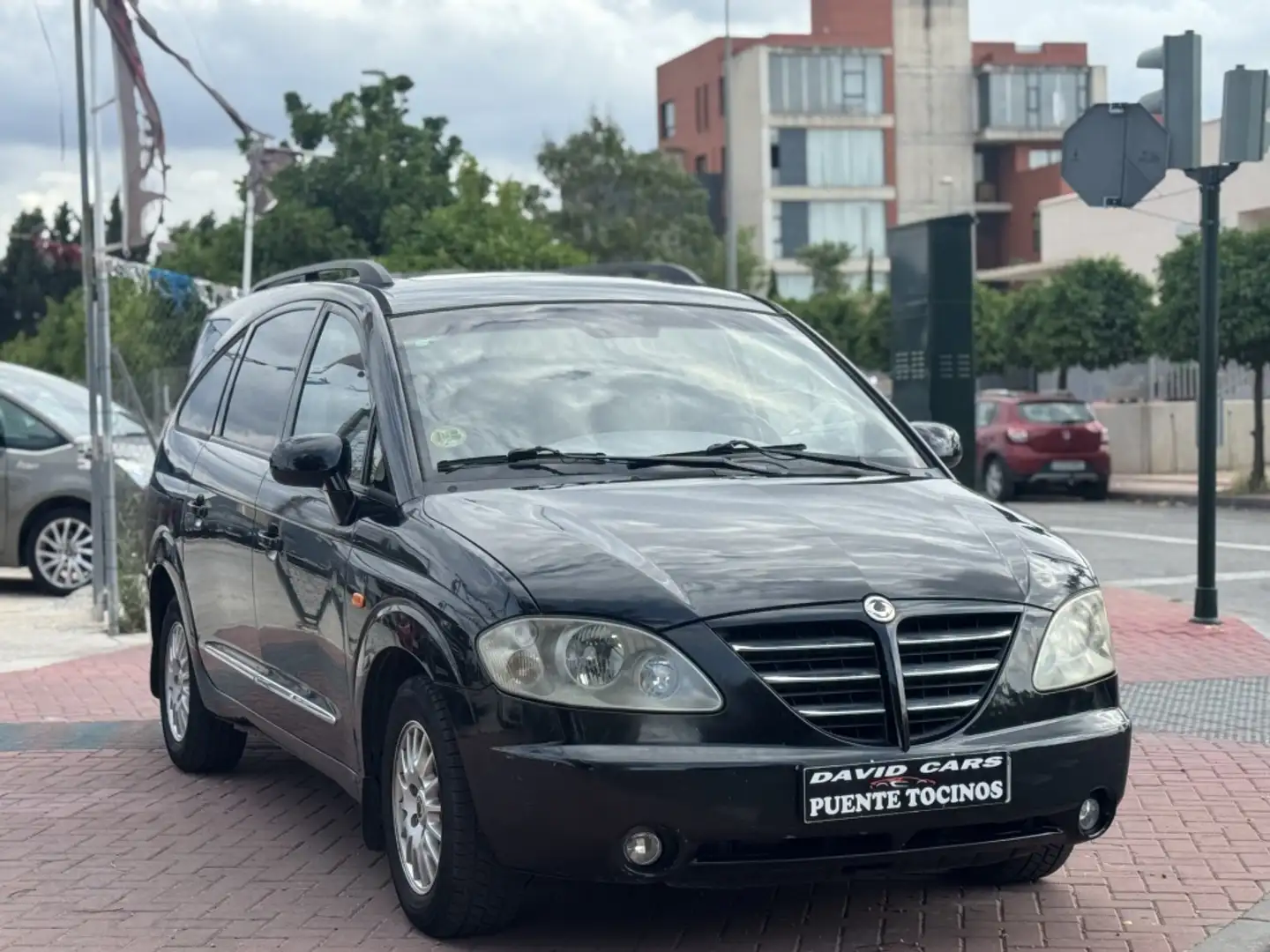 SsangYong Rodius 270 Xdi Negro - 1
