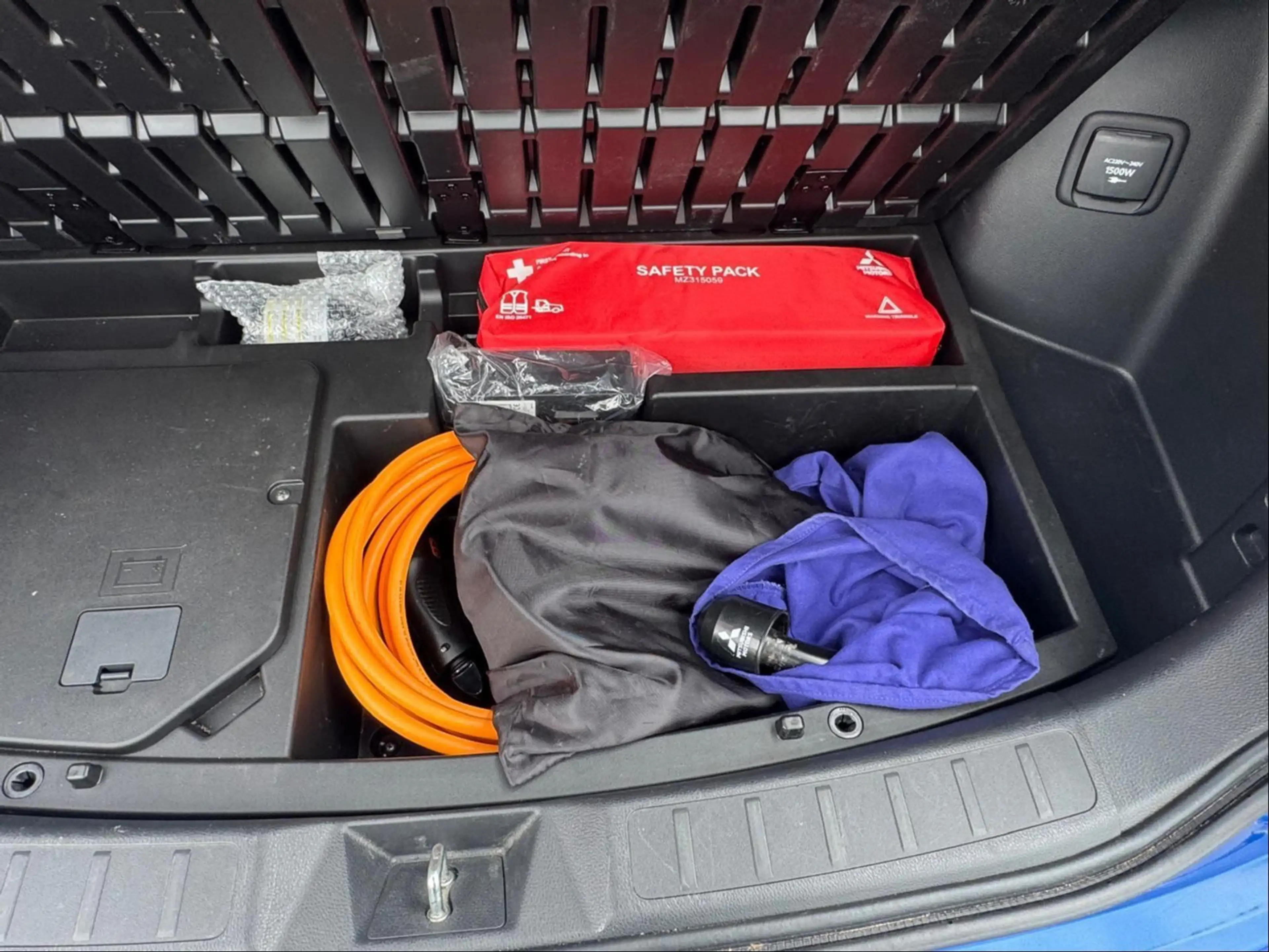 Mitsubishi Eclipse Cross Select 2.4 Hybrid 4WD AHK — photo 14