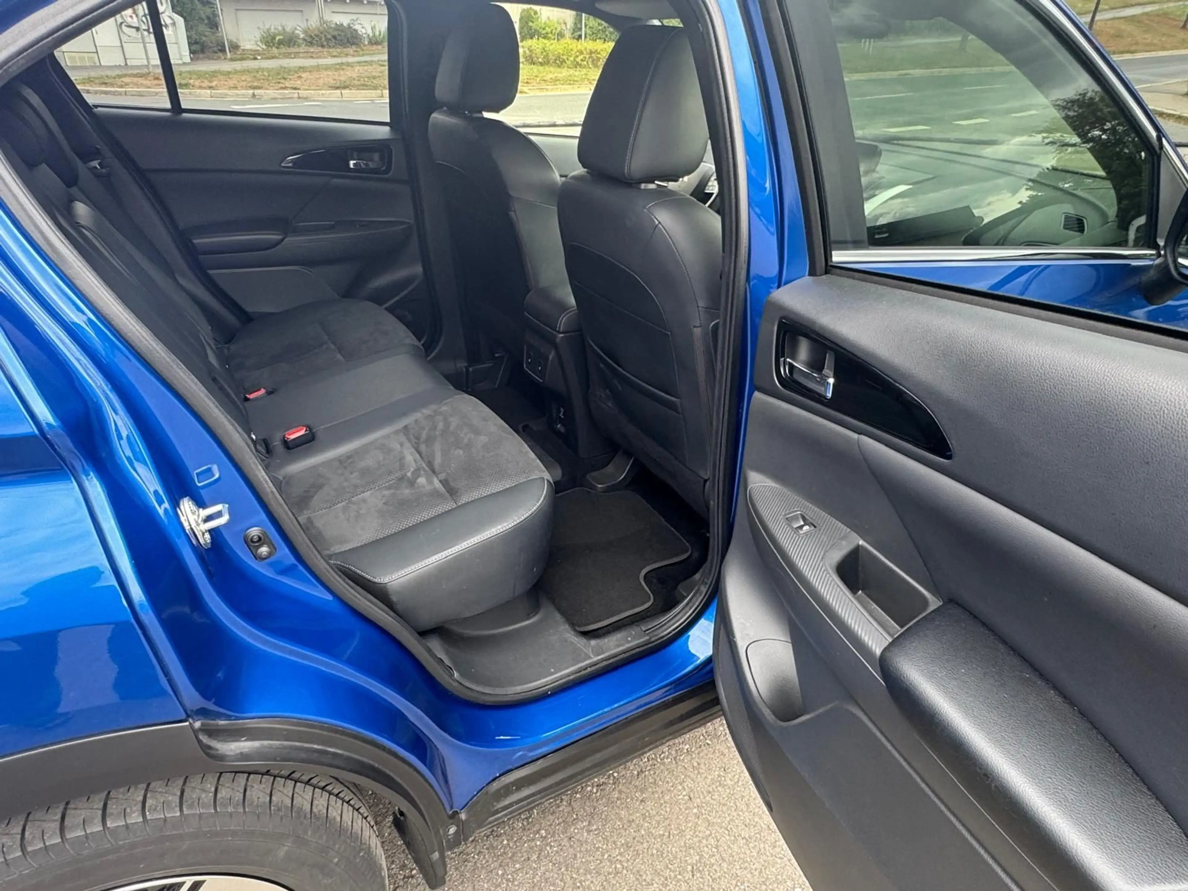 Mitsubishi Eclipse Cross Select 2.4 Hybrid 4WD AHK — photo 11