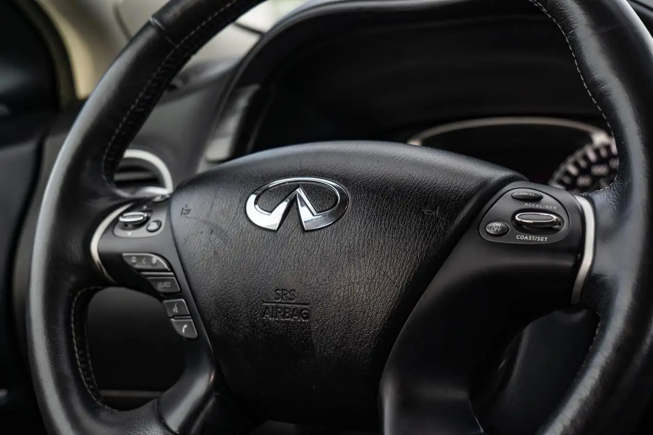 Infiniti QX60 снимка Infiniti QX60