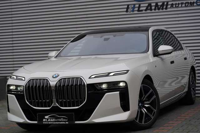 Imagine BMW 740 d xDrive M Sport SKYLOUNGE LUFT 360 B&W HUD