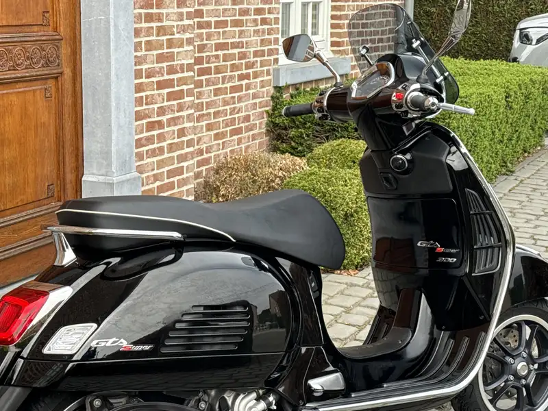 Vespa GTS Super 310 - foto 5