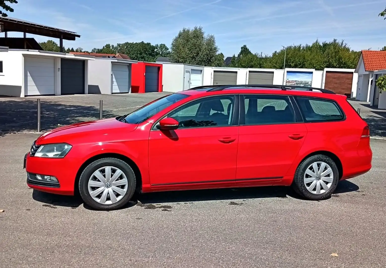 Volkswagen Passat Variant Pano*AHK*Automatik*Sitzhzg*8-fach Rot - 2
