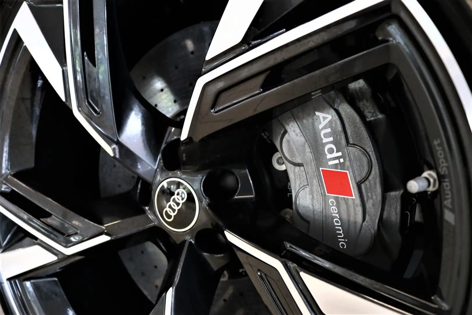 Audi RS6 Audi Dynamik-Paket Plus/Keramik/STHZ/Luftf. Grau - 2