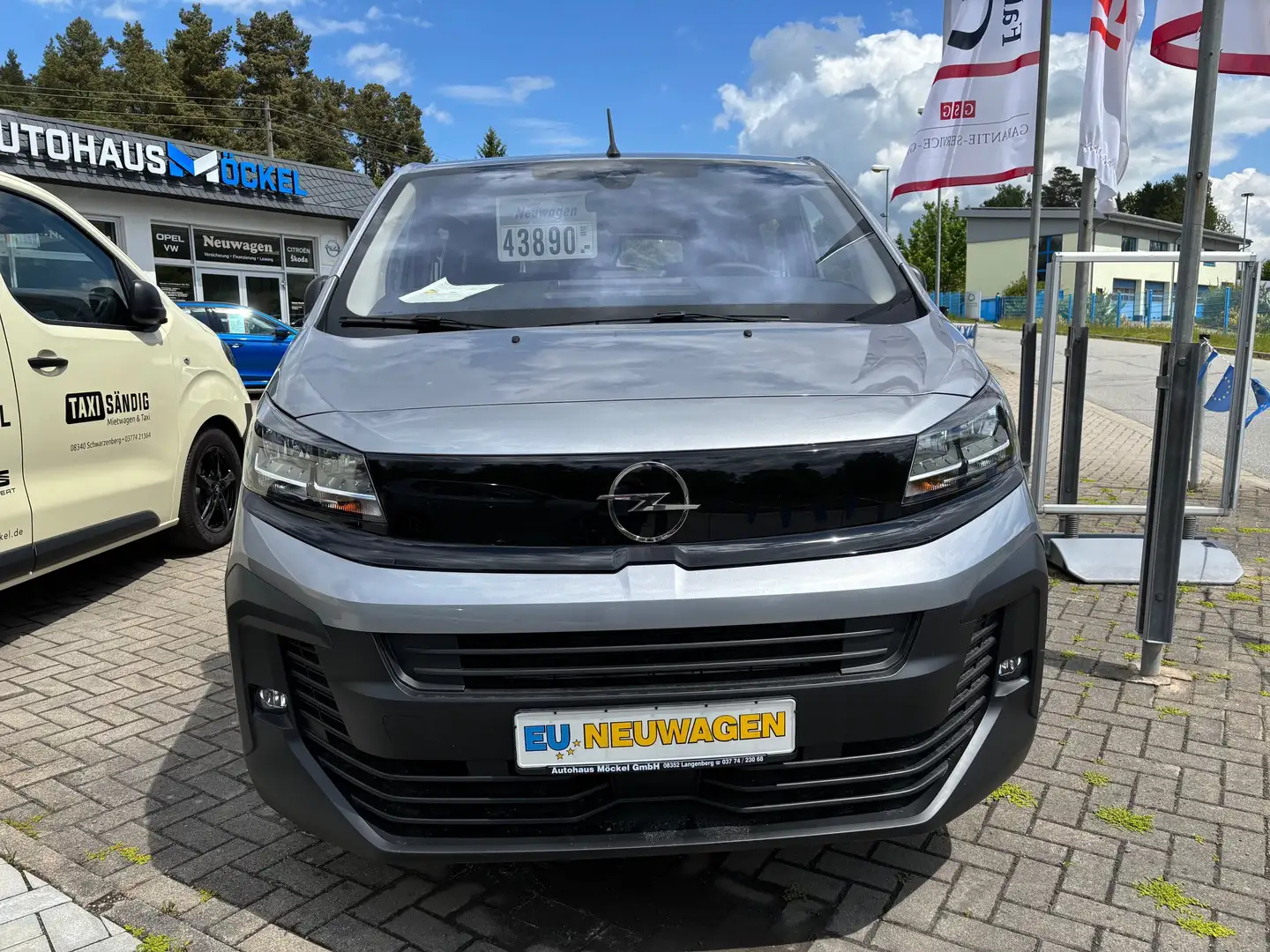 Opel Vivaro BlueHDI 180 2.0 TDI 8-Gang Automatik 9-Sitzer Gris - 2