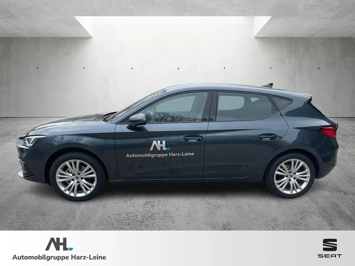 SEAT Leon Style Edition 1.5 eTSI NAVI RFK ACC SZH VC KESSY Grau - 2