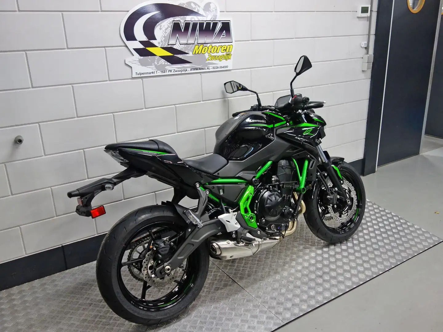 Kawasaki Z 650 crna - 2