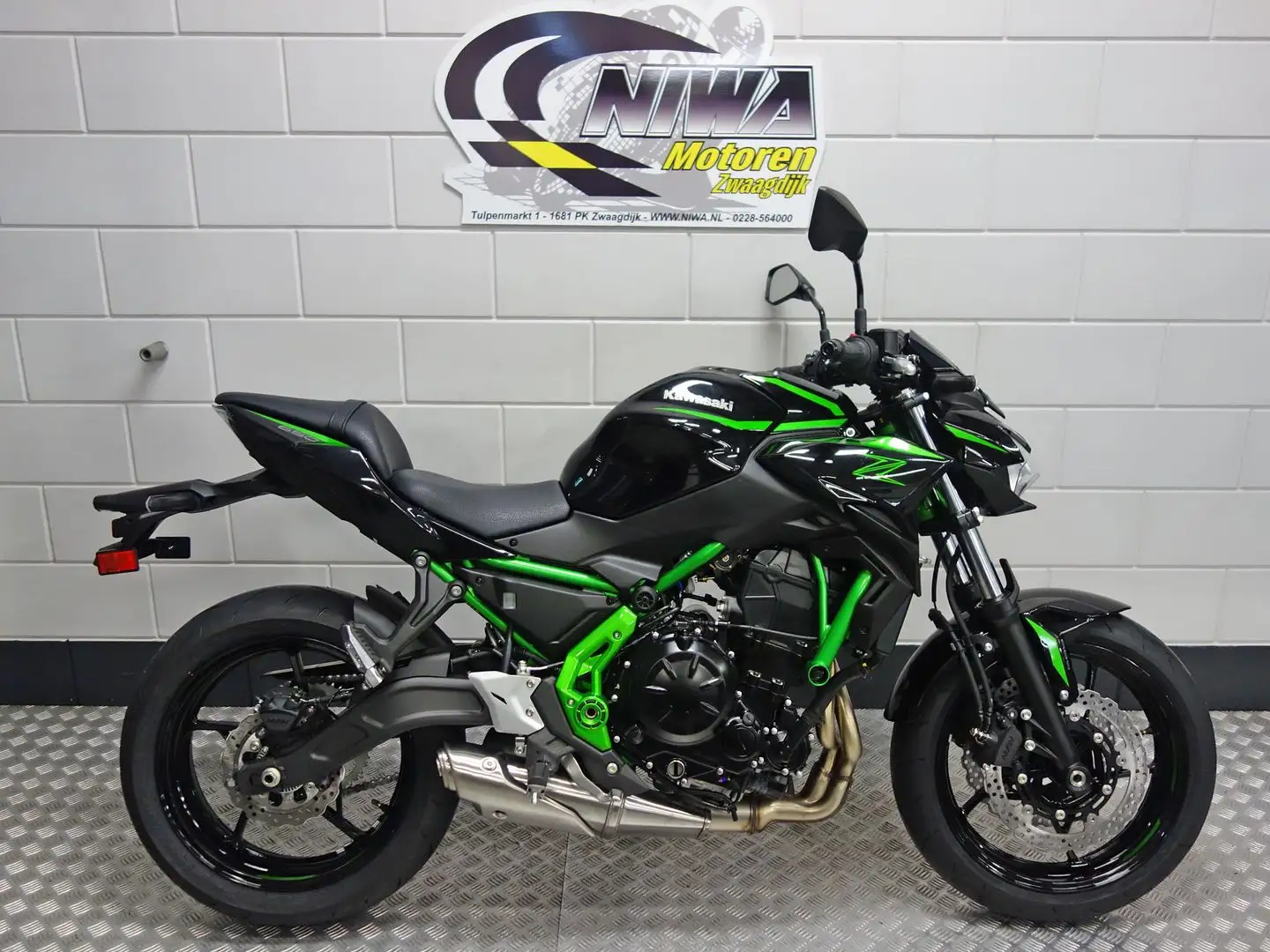 Kawasaki Z 650 crna - 1