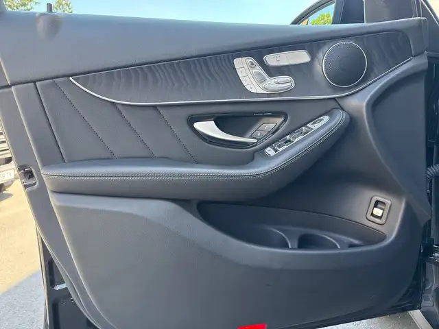Mercedes-Benz 300 view 11