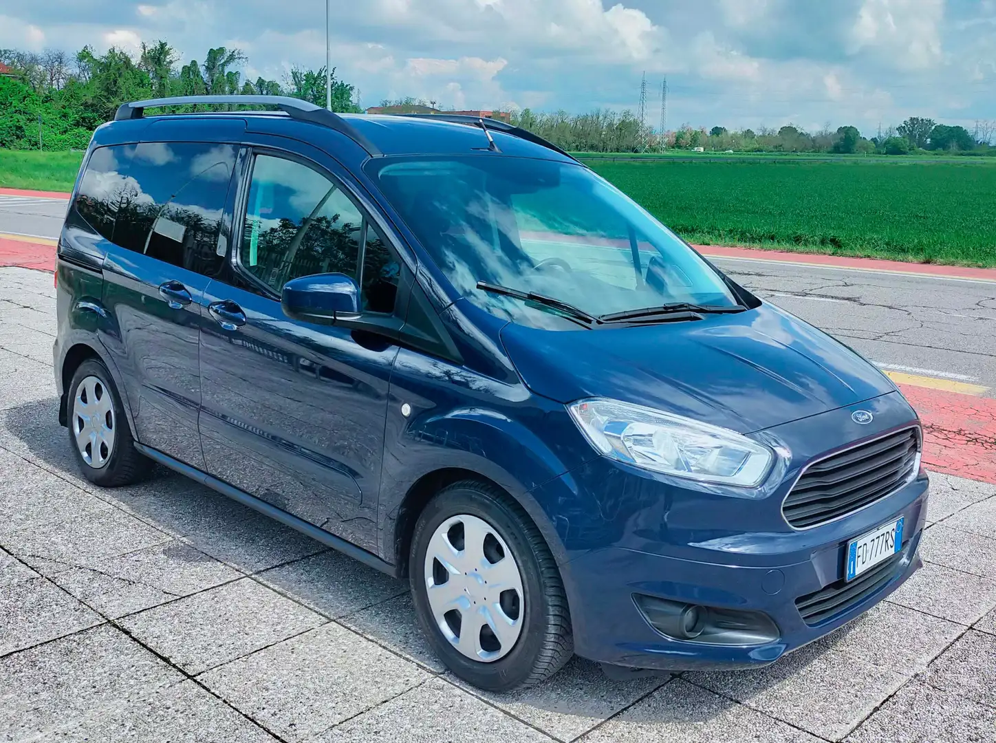 Ford Tourneo Courier TOURNEO COURIER VETRATO 1.0 ECOBOOST PLUS 100 CV Blu/Azzurro - 2