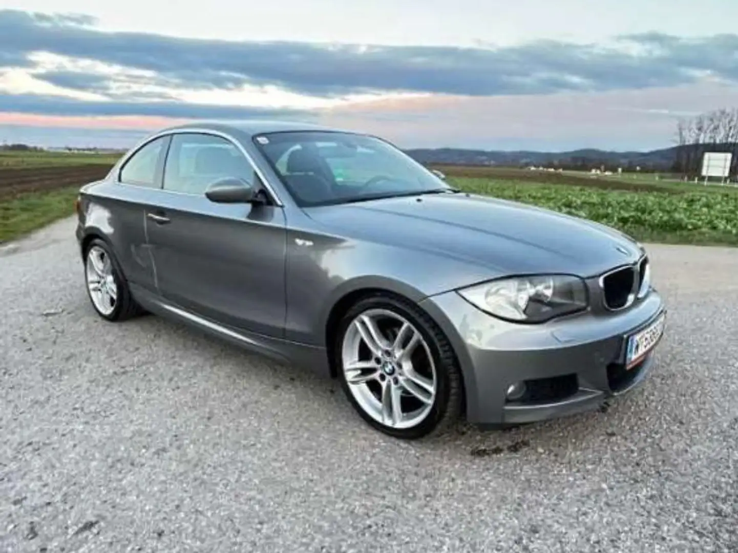 BMW 120 120d Coupé Aut. Silber - 1