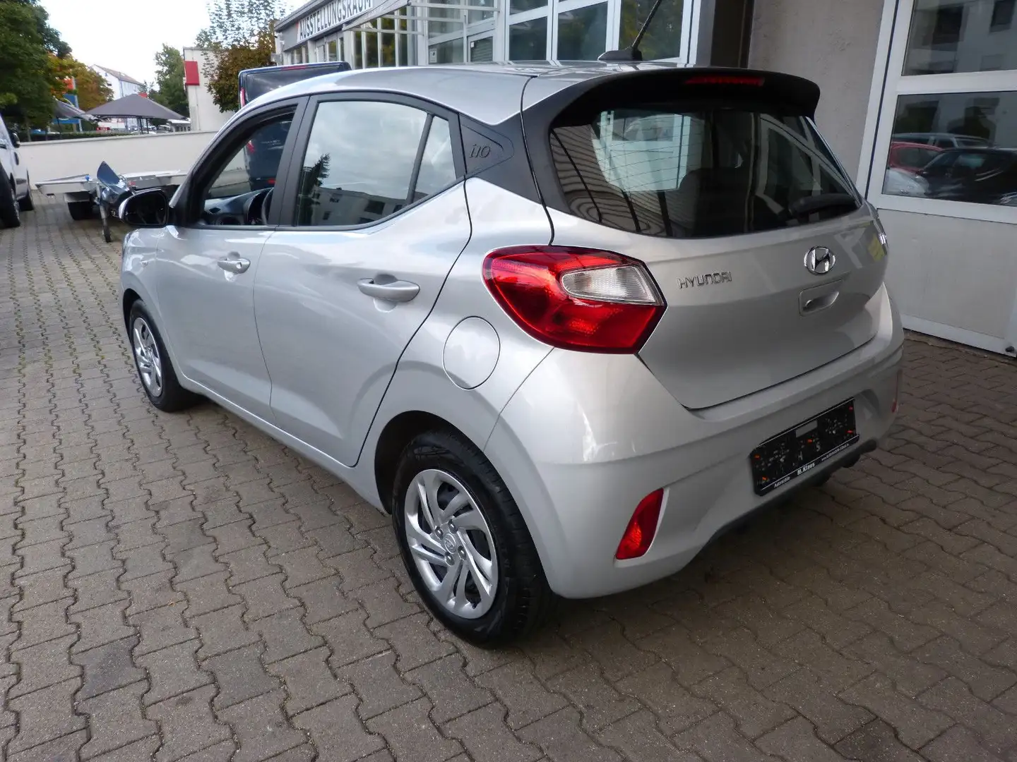 Hyundai i10 ADVANCED KLIMAAUT. SHZ LHZ APPLE KAMERA Silber - 2
