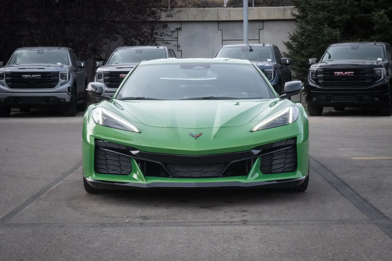 Chevrolet Corvette снимка Chevrolet Corvette