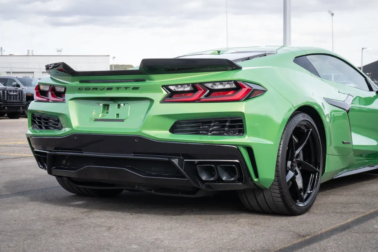 Chevrolet Corvette снимка Chevrolet Corvette