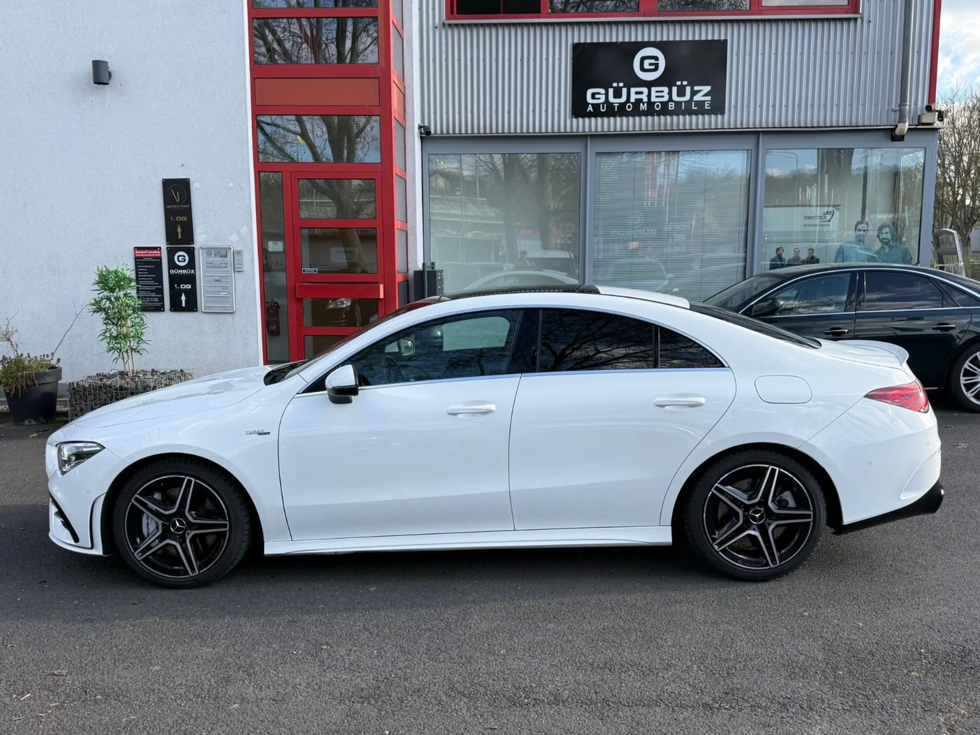 Mercedes-Benz CLA 35 AMG 4Matic~PANO~MBUX~LEDER — photo 4