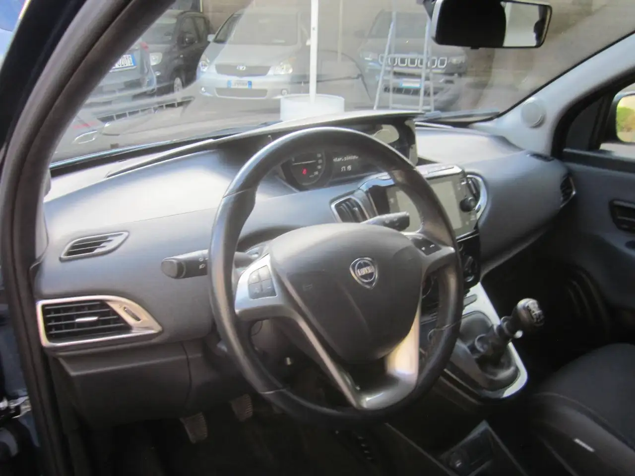Lancia Ypsilon 2022 — фото 11