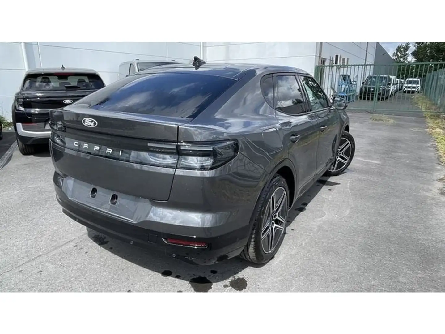 Ford Capri 79 kWh Extended Range AWD Premium Grijs - 2