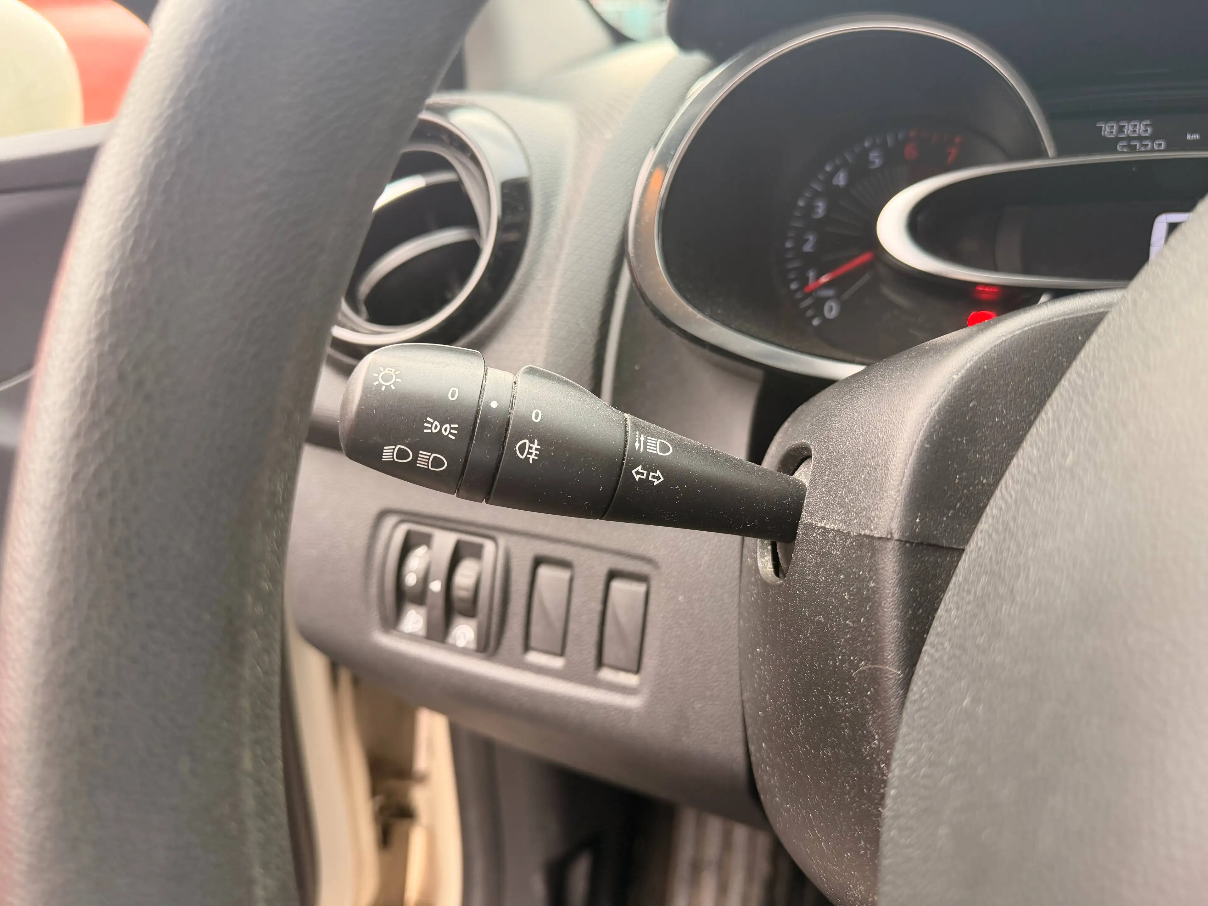 Renault Clio @ Servicars Fleurus - 0451/065.214 Renault Clio Break 1.2i - Garantie 12 mois - Historique avec factures — photo 13