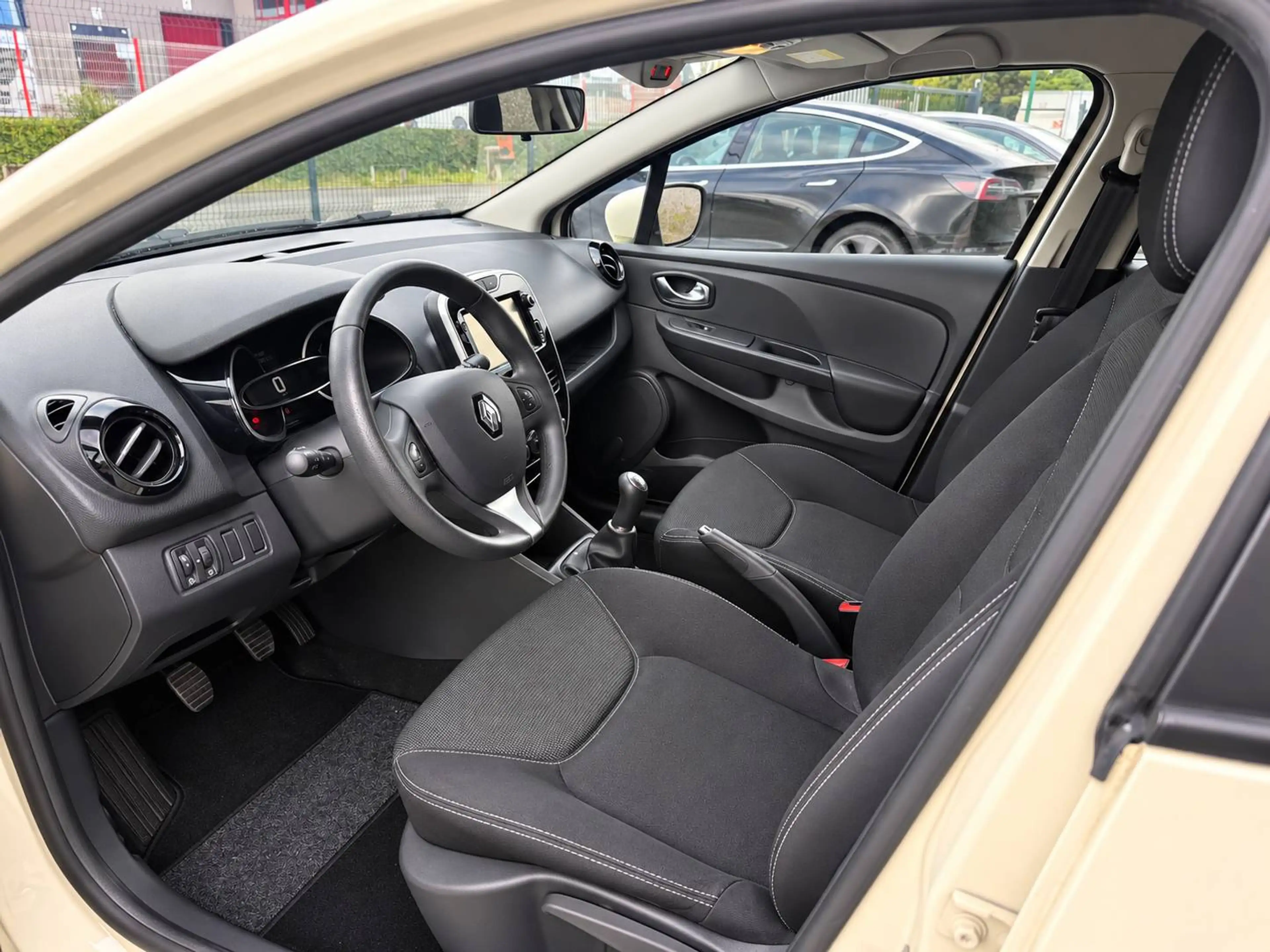Renault Clio @ Servicars Fleurus - 0451/065.214 Renault Clio Break 1.2i - Garantie 12 mois - Historique avec factures — photo 12
