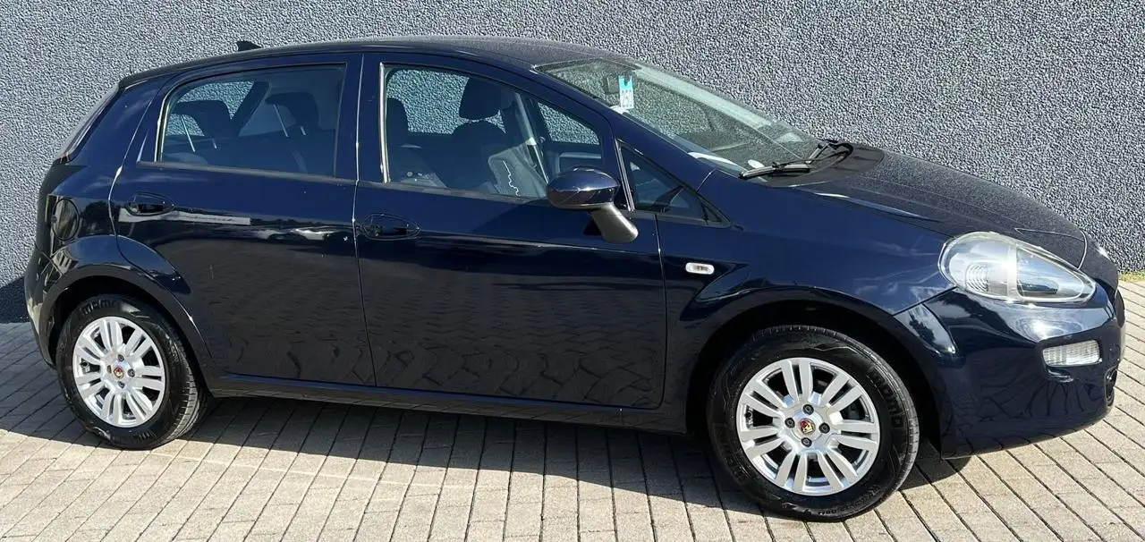 2015 Fiat Punto 1.2 8V 5 porte Lounge, photograph 5