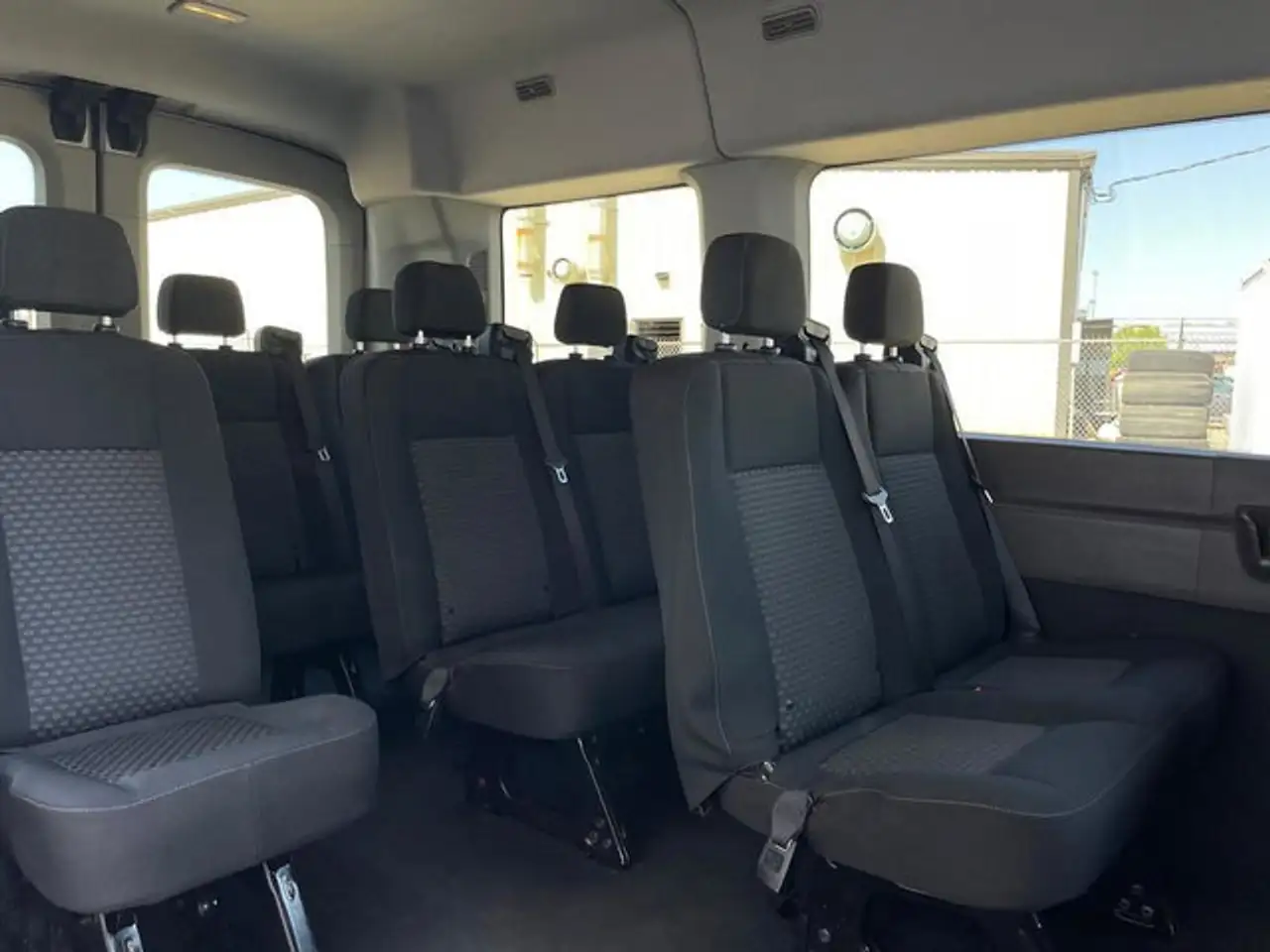 Ford Transit Passenger Wagon снимка Ford Transit Passenger Wagon