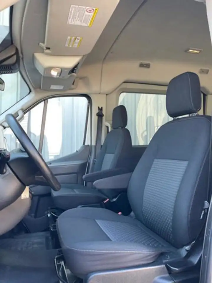 Ford Transit Passenger Wagon снимка Ford Transit Passenger Wagon
