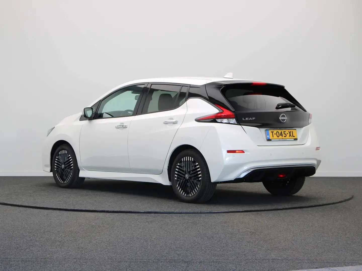 Nissan Leaf N-Connecta 40 kWh | Parkeersensoren voor en achter Wit - 2